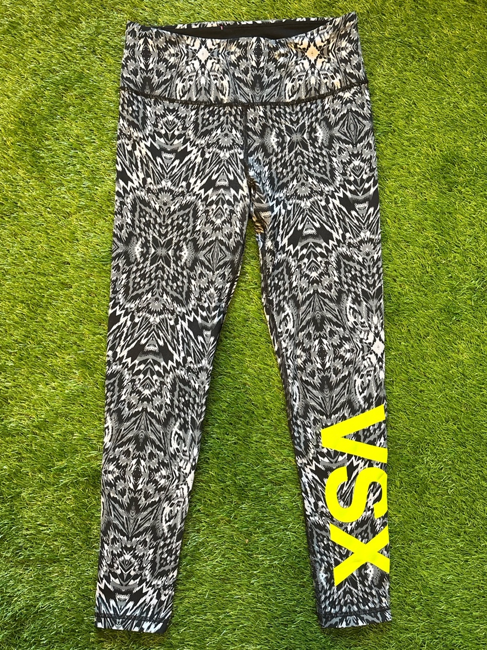 Victoria’s Secret VSX Sport Knockout Printed Leggings Small
